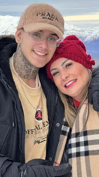Andressa Urach revela ter divido mulher com o filho e choca web; saiba detalhes