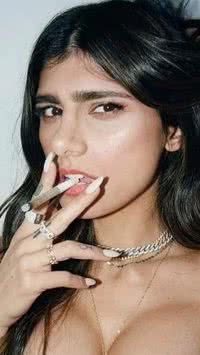 Ex-atriz pornô, Mia Khalifa se dá mal após apoiar ataques do Grupo Hamas em Israel