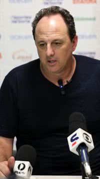 Rogério Ceni abre o jogo sobre situação de Jacaré após ausência em triunfo do Bahia; confira