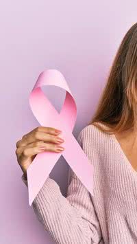Outubro Rosa: Relembre quais famosas já enfrentaram a batalha contra o câncer de mama