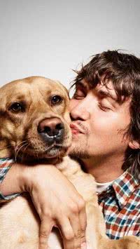 Cachorros gostam de beijo? Saiba o que eles pensam sobre