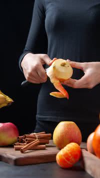 Faz mal cortar o pedaço mofado da fruta e comer o resto?