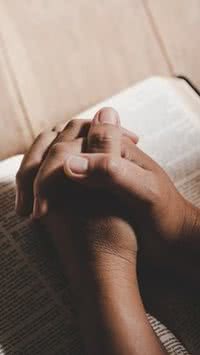 É pecado? Confira 3 coisas que pensávamos estar na Bíblia mas nunca esteve 