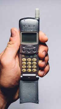 O primeiro celular do mundo custou 20 vezes o valor de um celular hoje em dia; confira