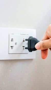 Saiba qual aparelho que mais consome energia elétrica em casa mesmo desligado