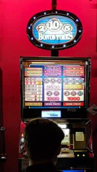 Beneficiários de programas sociais podem ser proibidos de utilizar os recursos em bets