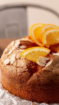 Aprenda como preparar um bolo fofinho de 3 ingredientes em minutos