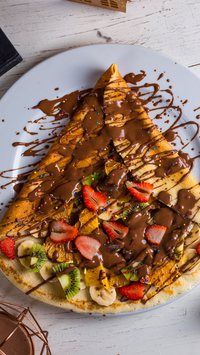 Veja o crepe de chocolate sem glúten que conquista e vira tradição nos cafés da manhã de domingo