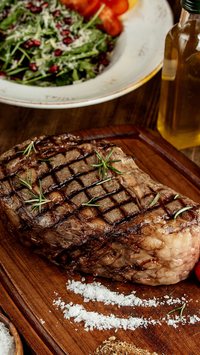 Descubra como a regra 3-3-2-2 transforma seu bife em carne de chef
