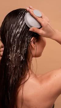 Descubra a verdade: o shampoo anti-queda funciona?