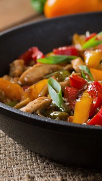 Descubra o segredo do meu jantar favorito quando não quero perder tempo na cozinha: frango xadrez fácil e delicioso