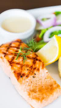 Descubra como fazer o melhor salmão temperado de todos