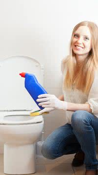 Aprenda um novo segredo para desencardir o vaso sanitário