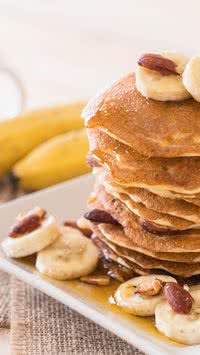 Prepare a melhor panqueca de aveia com banana para o café da manhã