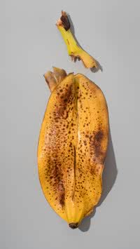 Não faça isso! Entenda motivo para não jogar cascas de banana fora
