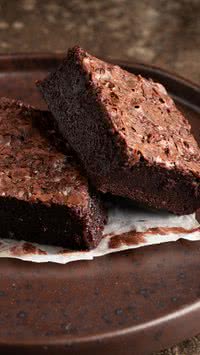 Aprenda o truque para fazer brownie de Nutella em poucos minutos e sem sujar a louça