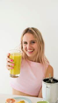 O "suco da beleza" do TikTok funciona? Saiba o que diz a nutricionista