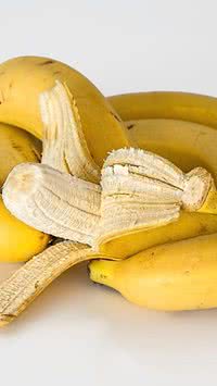 Conheça 5 maneiras criativas de aproveitar cascas de banana no dia a dia