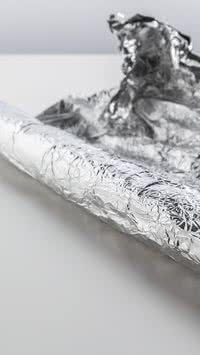 Descubra 5 truques de limpeza utilizando papel-alumínio