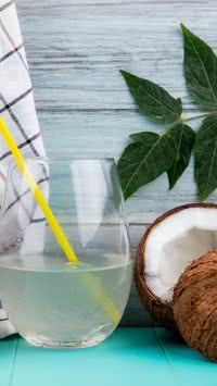 Faça essas 3 receitas deliciosas e saudáveis com água de coco