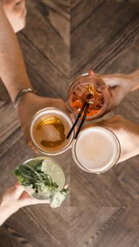 Aprenda quais são as 5 bebidas noturnas que limpam os rins e reduzem a creatinina após os 60