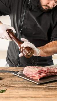 Saiba como temperar carne de forma prática para o almoço