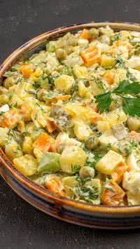 Aprenda o segredo que deixa a salada de batata mais saborosa que a de restaurante