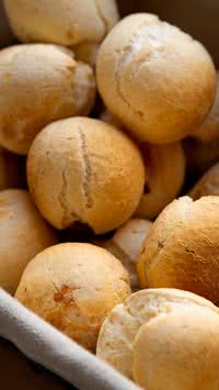 Pão de queijo inovador e fácil: pronto em minutos