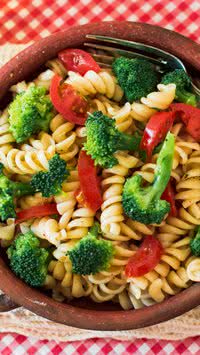 Macarrão com brócolis gratinado: faça com apenas 5 ingredientes