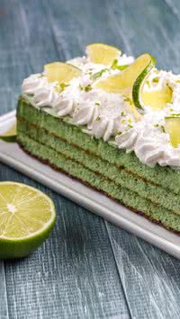 Aprenda como fazer o bolo de limão sem glúten e sem lactose que vira lanche para todo mundo