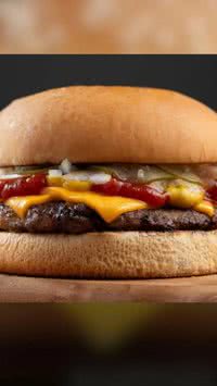 Confira como preparar Quarteirão do MCDonald's sem gastar muito