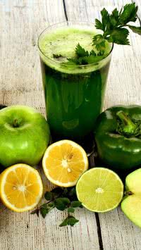 Exagerou no fim de ano? Aprenda a fazer sucos detox para emagrecer