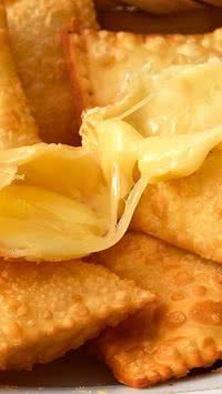 Faça o melhor pastel de queijo na air fryer