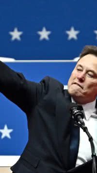 Após fazer gesto associado ao nazismo, Elon Musk ironiza: "todo mundo é Hitler"