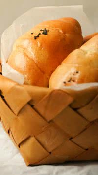Pão de leite em pó com apenas 3 ingredientes vai te deixar com água na boca