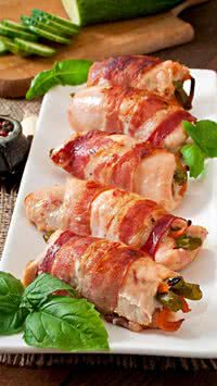 Saiba como fazer receita de frango assado com bacon