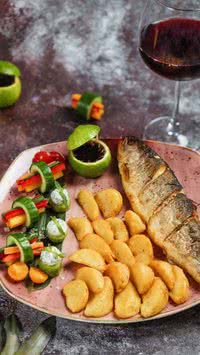 Faça o melhor peixe grelhado com batata calabresa de todos