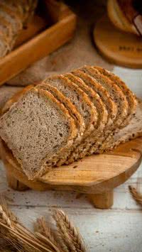 Aprenda como fazer seu próprio pão integral nutritivo com poucos ingredientes