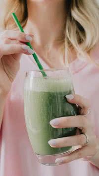 Suco detox: conheça a bebida que seca barriga de celebridades