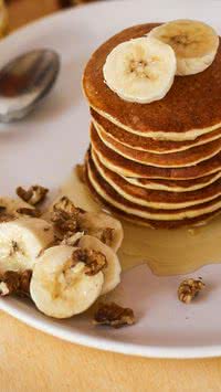 Saiba como fazer panqueca de banana com aveia em apenas 15 minutos