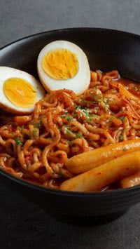 Tteokbokki: veja como preparar prato viral coreano