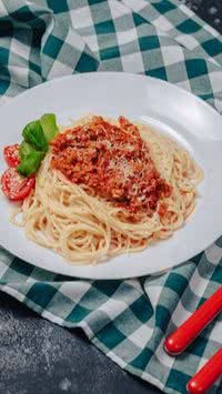 Receita de macarrão à bolonhesa prático e saboroso