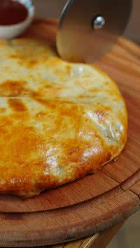 Saiba como fazer pão de queijo de frigideira em menos de 10 minutos