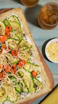 Descubra como fazer uma pizza fit que une alto teor de proteína e baixa caloria