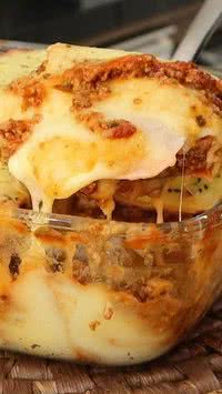 Veja receita com poucos ingredientes de escondidinho de carne