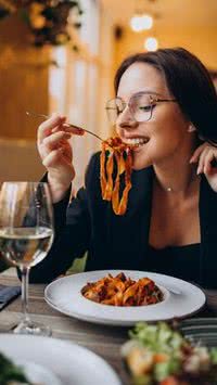 Saiba qual horário é melhor para jantar se você quer emagrecer