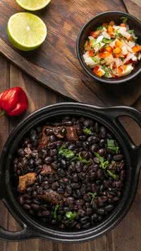 Coloque este ingrediente no seu feijão e alivie inchaço e gases