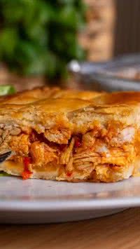 Torta de frango cremosa: Veja como inovar na cozinha usando air fryer