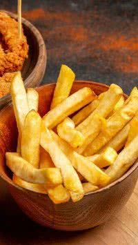 Veja como fazer batata-frita sequinha e crocante com um ingrediente