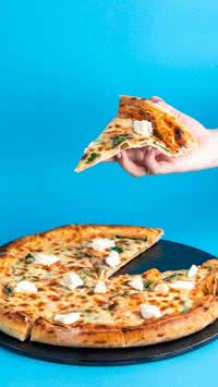 Veja como fazer massa de pizza fit deliciosa